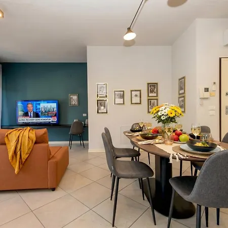 Cocktail Front Family Desenzanoloft Official Partner Homes & By Marriott Bonvoy * Desenzano del Garda