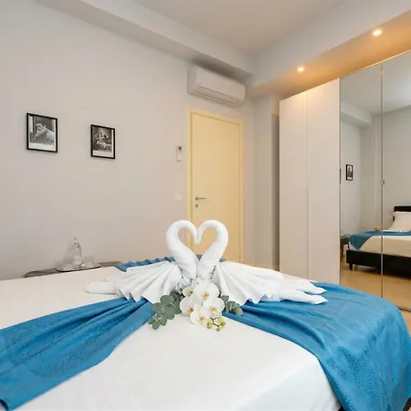 Cocktail Front Family Desenzanoloft Official Partner Homes & By Marriott Bonvoy Desenzano del Garda