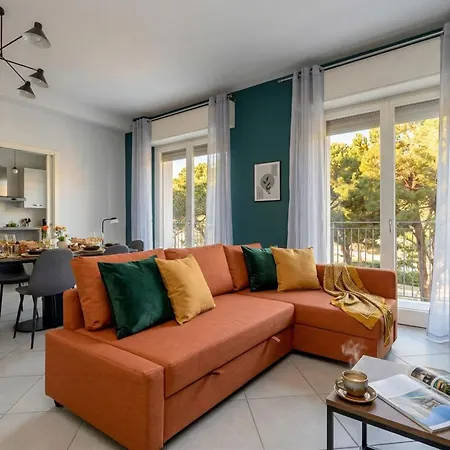 Cocktail Front Family Desenzanoloft Official Partner Homes & By Marriott Bonvoy Desenzano del Garda