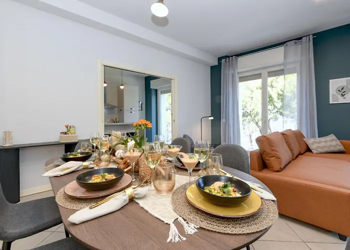 Cocktail Front Family Desenzanoloft Official Partner Homes & By Marriott Bonvoy Desenzano del Garda