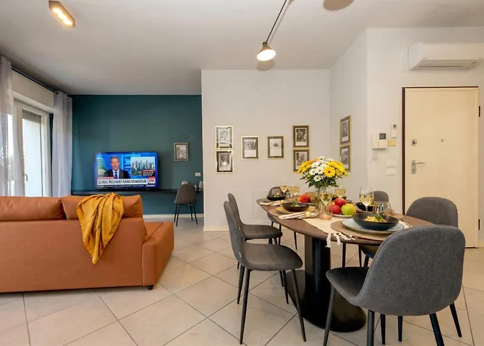 Cocktail Front Family Desenzanoloft Official Partner Homes & By Marriott Bonvoy * Desenzano del Garda