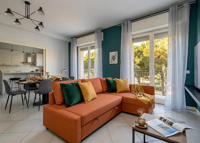 Cocktail Front Family Desenzanoloft Official Partner Homes & By Marriott Bonvoy Desenzano del Garda